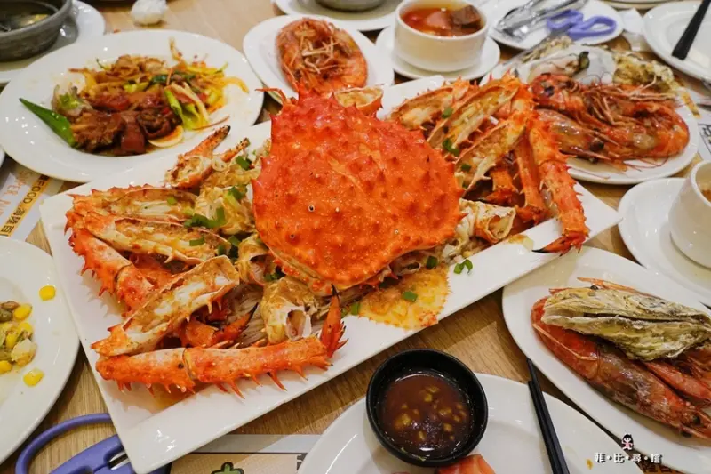 大直典華豐FOOD百匯 全台最大的Buffet 高CP值多國料理海陸美食吃到飽 限量帝王蟹開跑！還成立全台首創防疫糾察隊