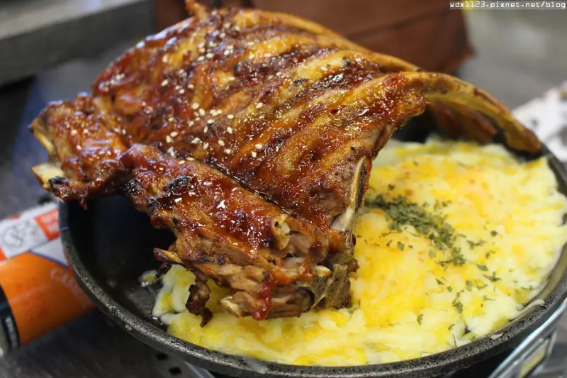 打啵Ｇ✪起司肋排色香味俱全，好吃~105.06.09