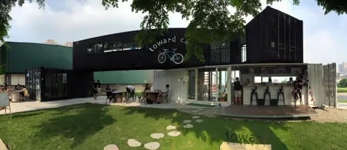 人氣韓系咖啡廳，韓妞必訪，網紅打卡點，文青拍照不能錯過。貨櫃屋