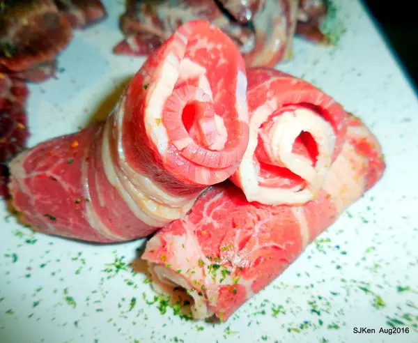 (捷運板橋站周邊美食)「鹿兒島燒肉專賣店」板橋中山店 --- 頂級食材時尚裝潢專人桌邊服務燒肉宴料理