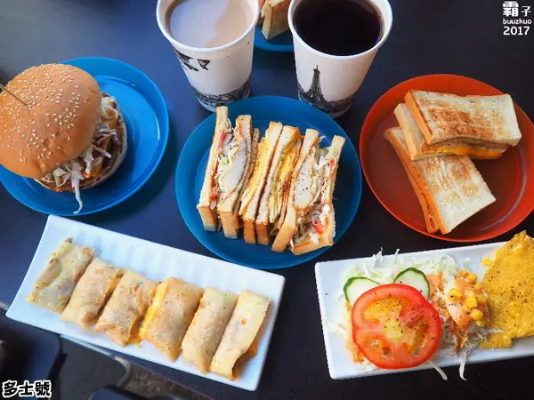 多士號碳烤土司，碳火直烤吐司現點現做~香噴噴~        
      