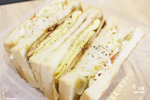 台中逢甲夜市美食：多士號～逢甲夜市排隊人氣早餐