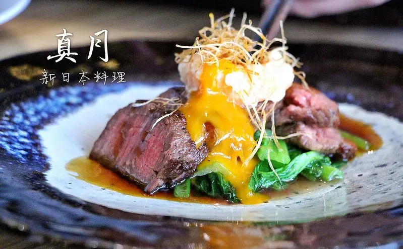 【真月新日本料理】台中七期的美食 精緻料理 擺盤精美宛如藝術品 除了可以單點還有無菜單料理 包廂更提供投影設備 方便商務人士公司聚餐 讓客人回頭率極高的日本料理