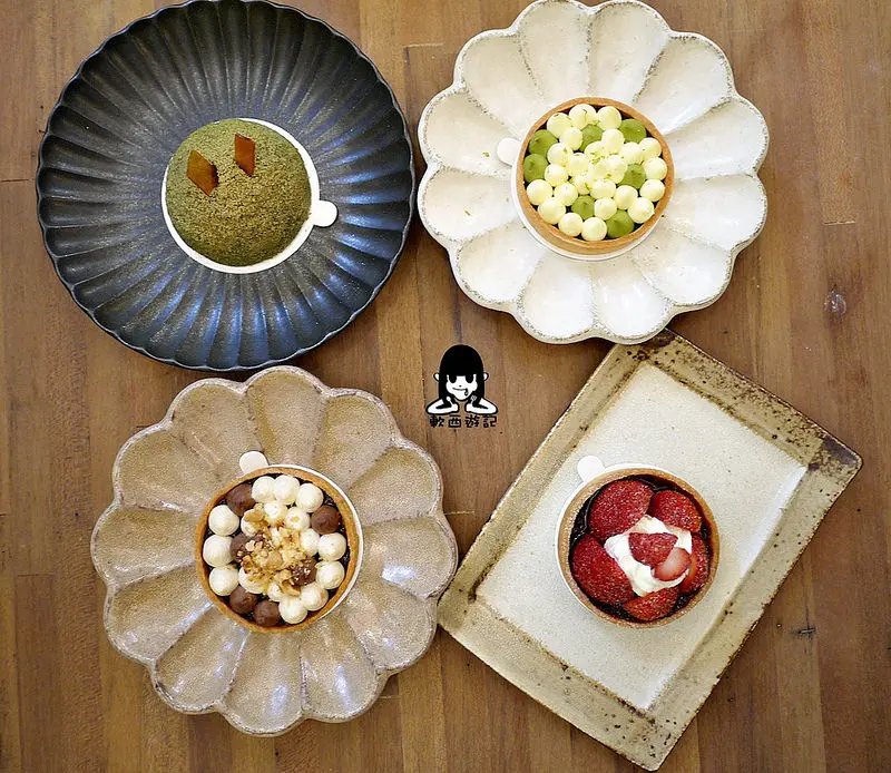 [食記]台北行天宮站 木白甜點咖啡店 可愛少女心爆發甜點~ 下午茶好去處 *有WIFI 不限時 有插頭 附完整菜單* 抹茶甜點 招牌苔玉 向陽 草莓塔 輕食/飲料/甜點/鹹派