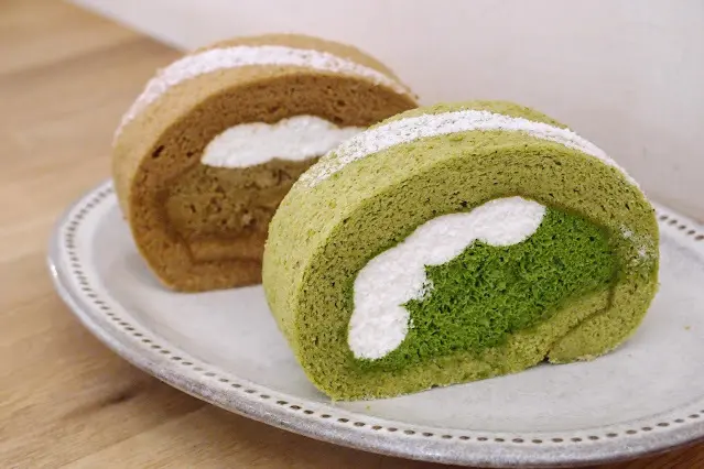 讓人清醒，又讓人沈醉：抹茶焙茶蛋糕捲《木白咖啡甜點》
