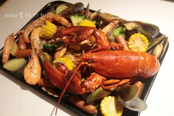 Fidèle妃黛美式海鮮餐廳。冬季限定獨創薑母醬汁手抓Seafood，超狂超霸氣的波士頓龍蝦。        
      