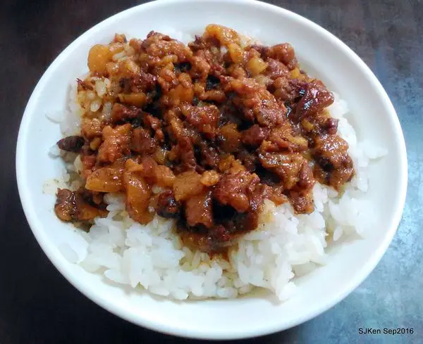 (華陰街周邊美食)「福珍排骨酥麵」--- 平價老店好滋味!