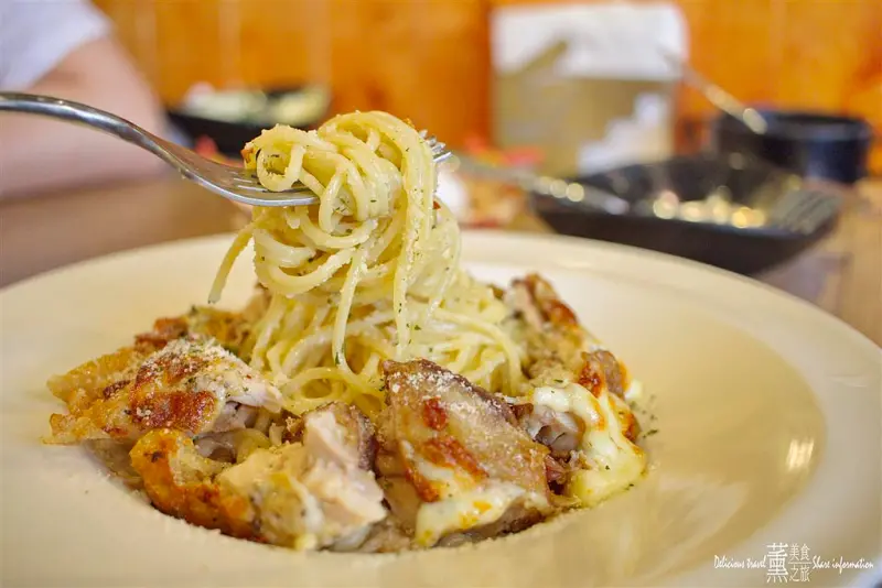 「台中西屯區」生活Pasta複合式餐飲-主食份量多，還有自助沙拉吧水果吃到飽，中科商圈美食