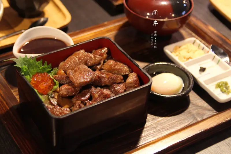 【男子的日常生活】開丼 ‧ 燒肉vs丼飯 台北車站HOYII，一週七日，讓我們一起開動吧。
