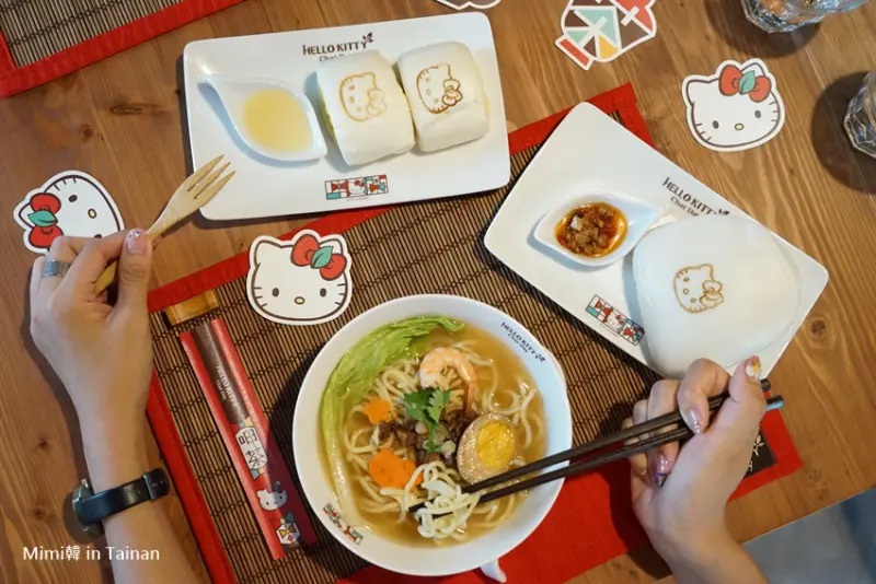 【台南美食】台灣第一家！Hello kitty 茶餐廳：未開先轟動，原版授權進駐台南，造型可愛滿點，快來喝茶唷！