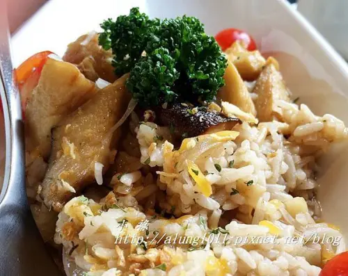 高雄三多商圈 / 洋城‧三多店 / 好吃的義大利麵&燉飯，激發選擇困難症!!