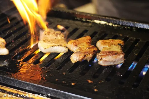 上個飲料還要唱歌跳舞『富士山龍燒肉-大安店』東區燒肉/宵夜/捷運忠孝復興站