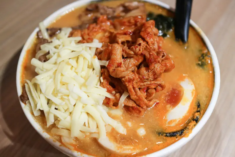 (土城區美食)近海山站/土城浪魂拉麵/濃郁又順口的湯頭/手工Q彈麵條