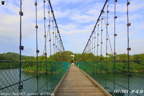 【苗栗。頭屋】日新島。四面環湖。視野寬闊。盡覽明德水庫的瀲豔水波和空蒙山色。苗栗頭屋旅遊景點