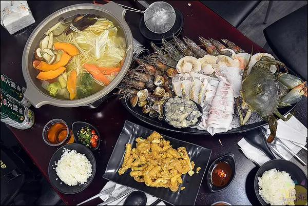 台中北屯活海鮮鍋物。三立電視報導。蟹驚艷海鮮料理。蝦兵蟹將堆滿船!超澎湃鮮活海鮮鍋天天吃的到@sunny吃喝遊樂              