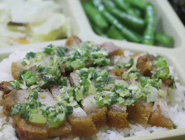 高雄 仁武。五福廣式燒臘 快餐 便當店，脆皮可口火肉飯