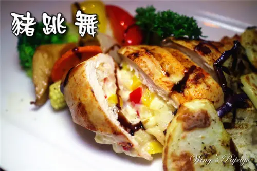 ［台北東區］豬跳舞Dancing Pig。一起來吃豬豬料理。野菇培根黃金蛋披薩│起司水餃│起司彩椒雞肉捲體驗。捷運國父紀念館站餐廳。