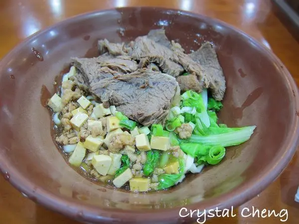 【台北美食推薦】金春發牛肉店 百年老店 牛肉乾拌麵清爽肉嫩推薦！(昆陽 南港 牛肉麵)