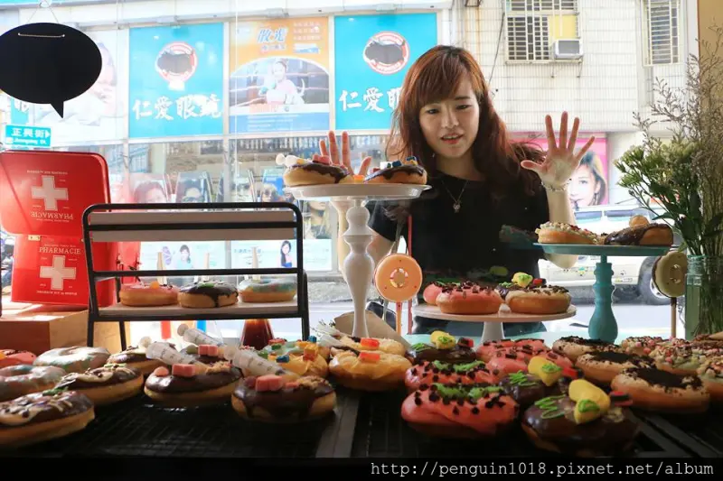 【彰化員林】JuicyDonut；全台首創銀河系甜甜圈！針筒飲料吹起銀河風，超可愛創意甜甜圈就在這裡！(員林甜甜圈/員林火車站/員林甜點推薦)