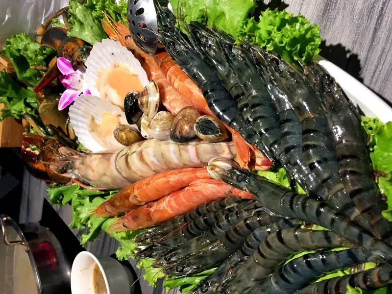 方圓涮涮屋 台北內湖美食 澎湃蝦爆火鍋/大份量肉盤