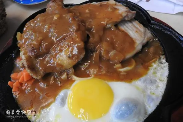 台南北區‧肉品多樣選擇,飲料.濃湯無限暢飲的「尊客平價牛排」（中華店）,竟然還有兒童遊戲區