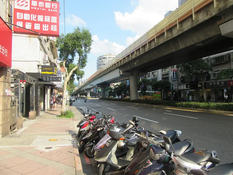 【體驗文】盛夏解暑良方，台北信義區最夯冰店寒舍冰舖，超好吃的抹茶雪花冰，還有黑糖豆花和道地台18號紅茶