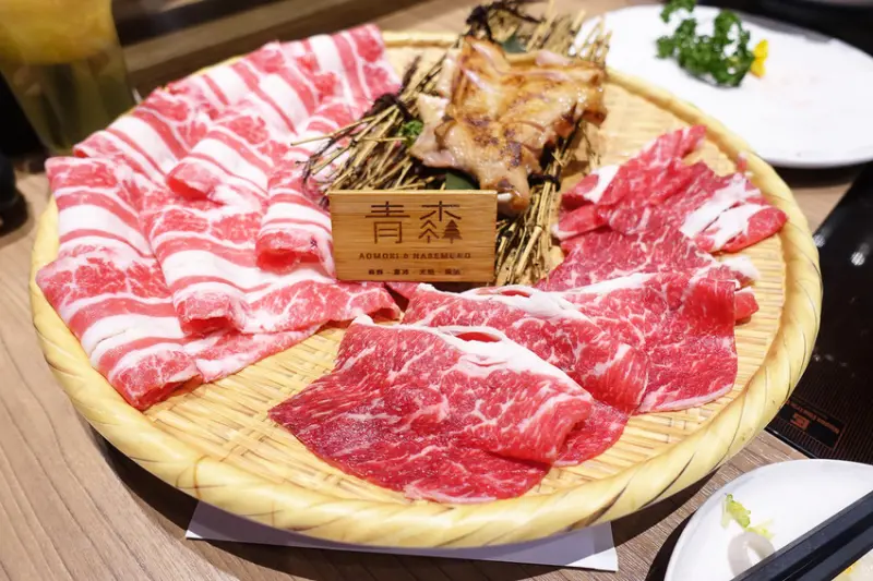 【燒肉鍋物】青森鍋物, 台中西區精緻鍋物頂級肉質 , 雞湯鍋慢火熬煮濃郁 , 海陸套餐新鮮美味 , 推薦給喜愛清淡養生口感的人