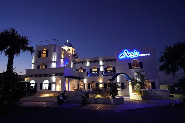 [食記] 新竹湖口。山丘上景觀咖啡館。希臘風格的浪漫夜景晚餐 約會餐廳、家庭聚餐推薦! 
