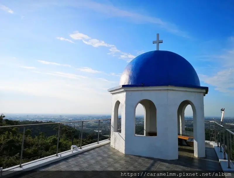 【新竹湖口】山丘上景觀咖啡館 山丘上景觀餐廳 地中海風情 大草皮 溜小孩 約會 聚餐 新竹景觀餐廳 新竹親子餐廳 新竹咖啡館 新竹一日遊 新竹美食 湖口美食