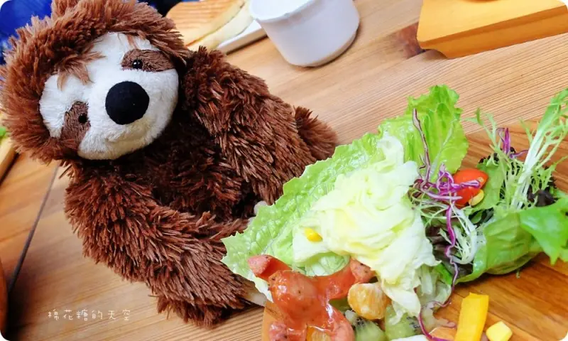 超可愛樹懶陪你吃早餐！台中米閃早午餐新木盆沙拉超彭湃阿！ - 棉花糖的天空