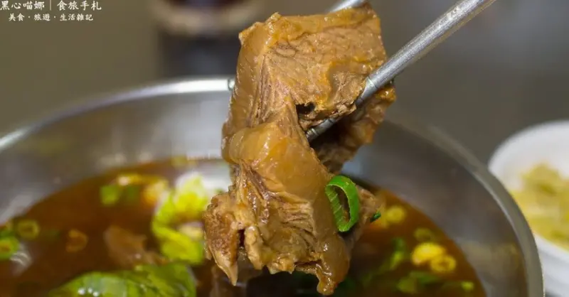 高雄左營︱豫湘美食　大塊厚切入味軟嫩牛肉、特色牛肉泡饃，平價大碗、樸實出彩的傳統眷村好滋味！