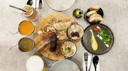 棧 F-U Kitchen FUK-中山站附近特色餐館  兼具美式、歐式、日式風格餐點  原木柴燒炭烤火熱熱  水管卡座最吸睛  可惜餐點與價格不能正比              