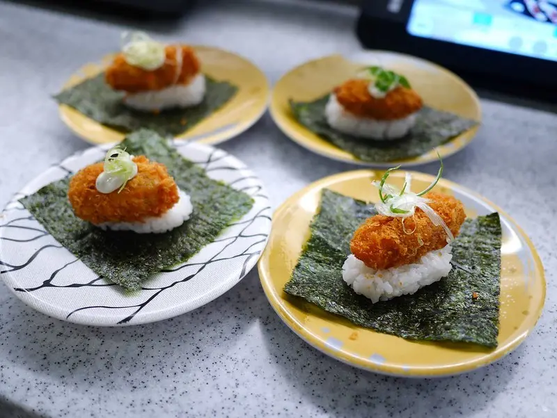 【新竹美食】Magic Touch点爭鮮 (竹北店)，美國大生蠔超大顆，有生食也有焗烤，每顆120元。十二月份指定商品半價，炸牡蠣、生干貝買一送。(牡蠣盛．焗烤大生蠔．鮭魚蔥花．鰤魚握壽司．鮪魚壽司)