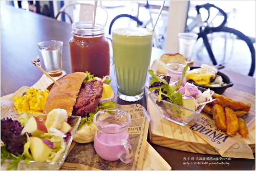 【高雄】描屋cafe/Brunch‧貓奴看這裡，五隻萌貓出動，有特色的早午晚餐