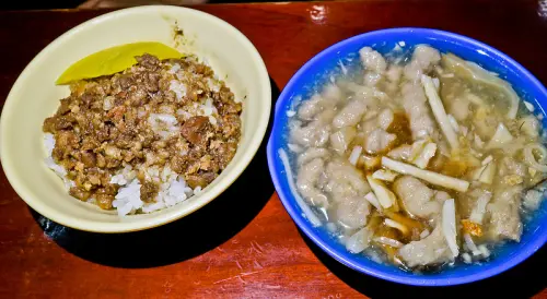 台北 寧夏圓環 圓環魯肉飯第一?! 三元號!!