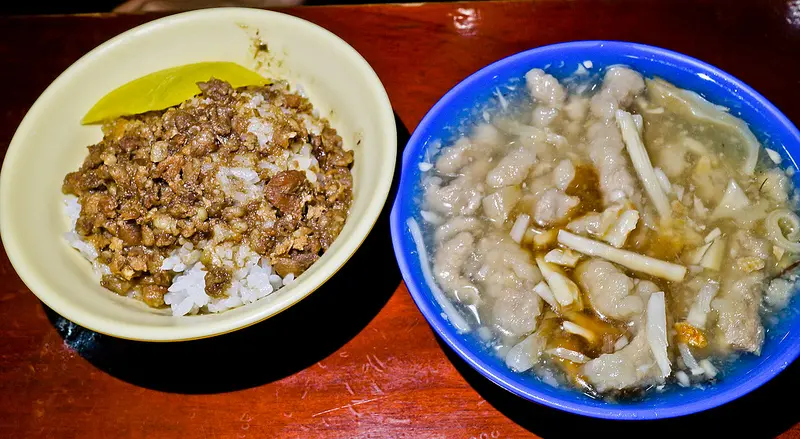 台北 寧夏圓環 圓環魯肉飯第一?! 三元號!!