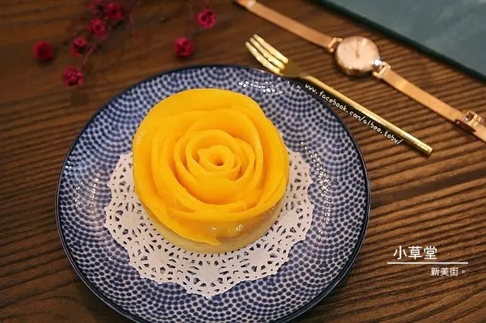 台南中西區 新美街。可以吃的花甜點。手作凡爾賽玫瑰豆乳霜杯子蛋糕 |法式鄉村芒果玫瑰塔 『小草堂』早午餐|甜點|解憂雜貨店
