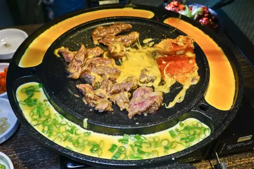 啾哇嘿喲,當起司遇上牛肋條, 超美味的啦!! 東區韓式料理