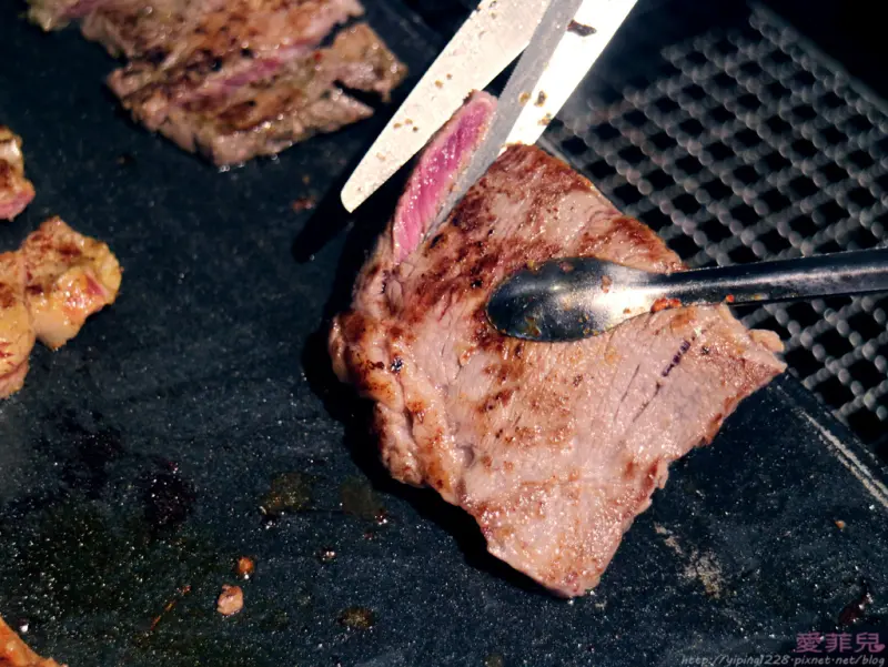 東區韓式料理→啾哇嘿呦~韓式烤八色牛修培、起司馬鈴薯煎餅、韓式辣味炸雞，一起跟朋友來啾啾就送玫瑰人蔘豬五花！