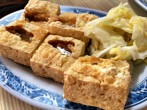 【新北食記】金山 小光頭港式脆皮臭豆腐●不起眼的巷弄中也能挖掘到美食