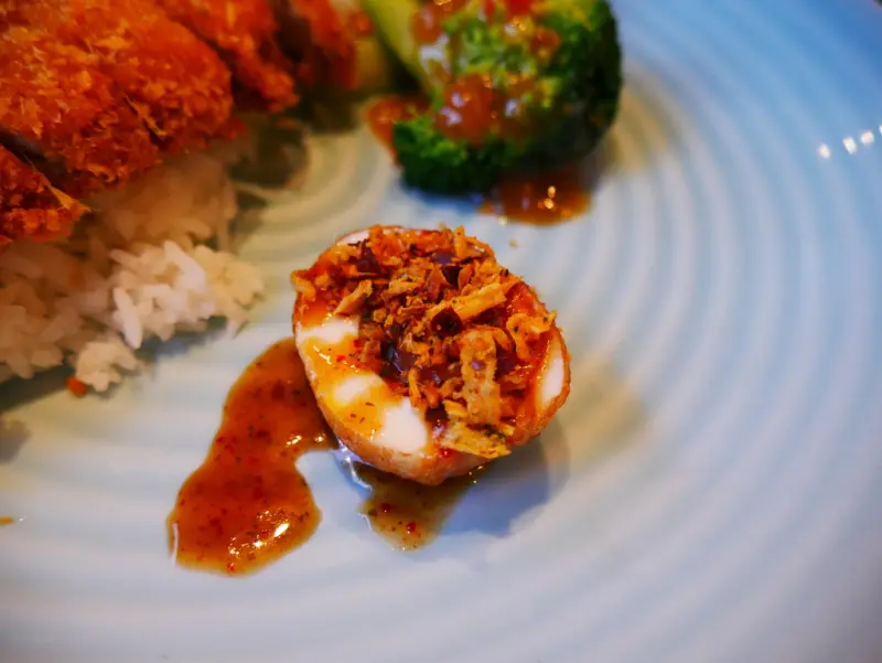 【Angelas日嚐】一邊欣賞台北夜景，一邊享用超厚實飽滿的金錢蝦餅【湄泰廚房 My Thai Kitchen】