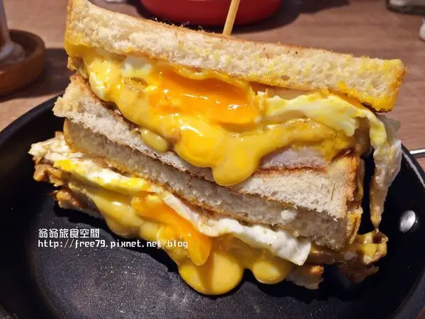 【美食-三重區】碳烤三明治，特別醃製的豬肉排，雙層起司好美味！//三重國小//三和夜市//捷運站//