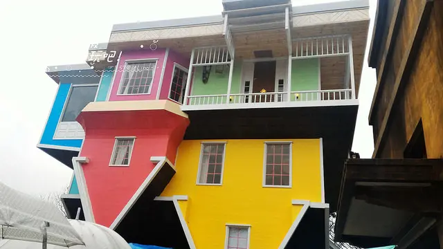 [ 台北⊙華山文創園區]華山顛倒屋。反轉世界。東西都反了。