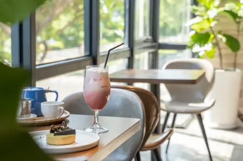 高雄，苓雅區 | 朵莉甜廚 Dolly sweet pâtissier 法式藍帶甜點專賣店 | 沿著甜點之路前行的人