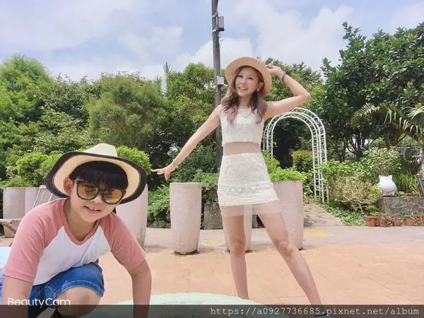 三芝親子餐廳-美食｜小馬貝菈親子餐廳  約會聚餐首選 親子聚餐～蜜甜土司 各式排餐、烤半雞超好吃！現打果汁飲料及各式炸物ㄧ樣也不少，還可以和可愛的小馬互動