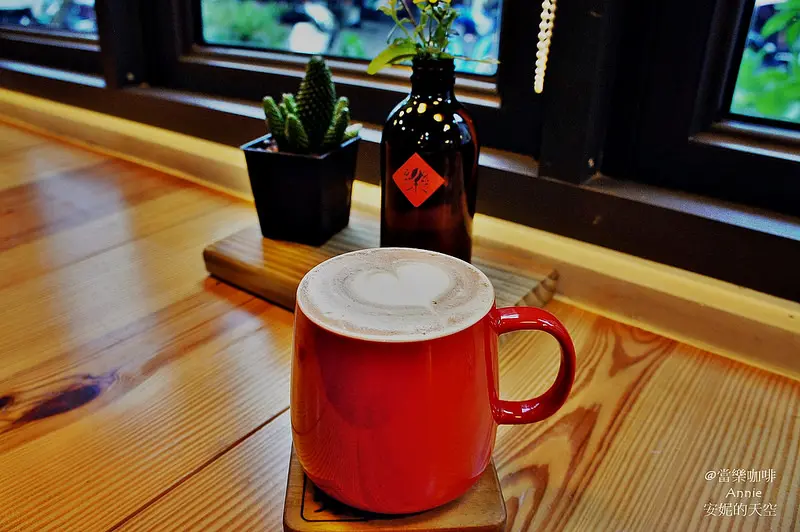 [板橋車站美食 當樂咖啡] 巷弄轉角玻璃屋 懷舊與現代的交融空間  早午餐 燉飯 義大利麵 燉菜系列