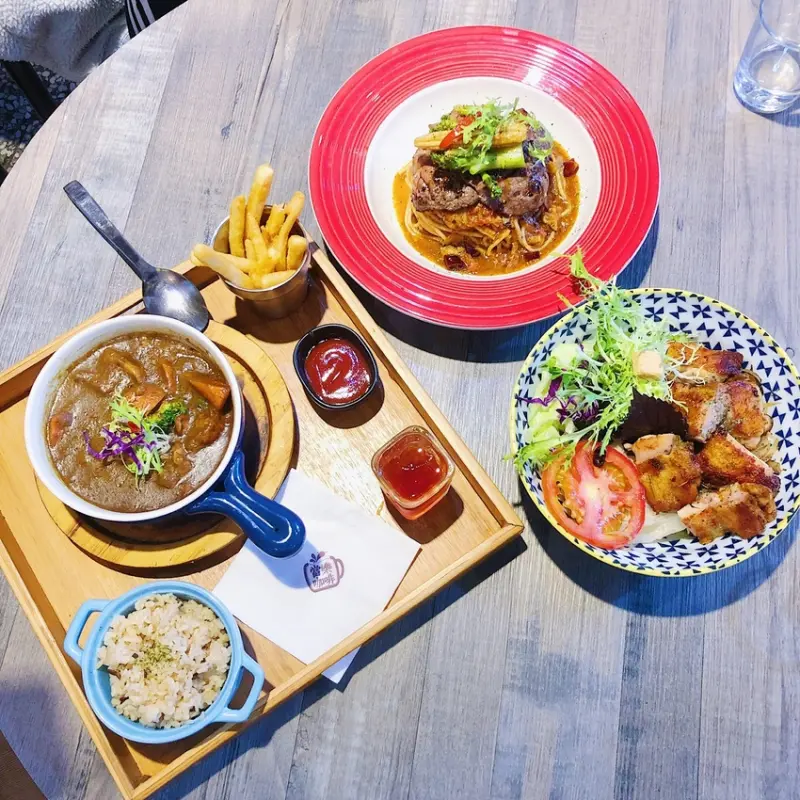 [台北捷運美食] 板橋新埔站 當樂咖啡~復古用心的特色早午餐 沙拉意外好厲害 蘋果咖哩慢燉豬肉/乾辣椒番茄牛排義大利麵/去骨雞腿搭和風野菇沙拉