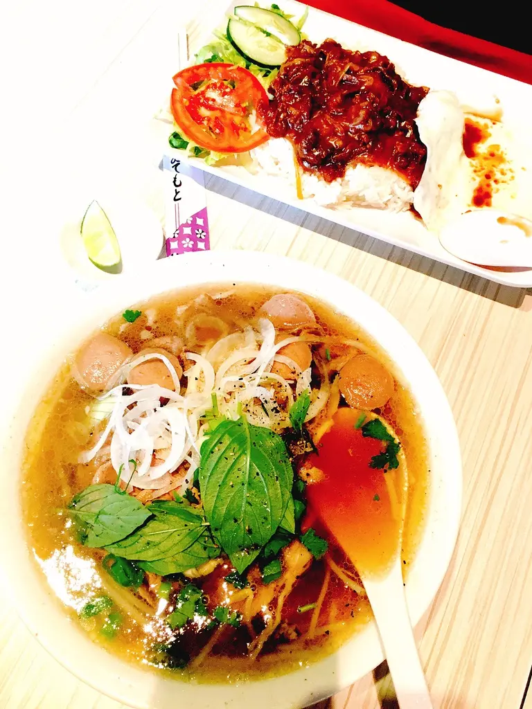 [信義] 新越越南麵食館 火車頭特別牛肉河粉超滿足