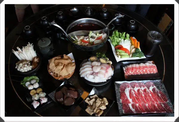 【沙鹿.美食】用大鼎煮的火鍋,味道就是不一般--鍋無二太極鍋物—沙鹿分舵