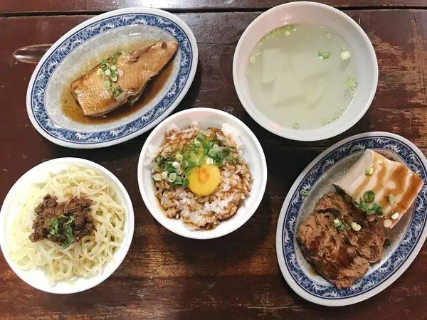 【台中沙鹿美食】拉仔麵。月見豬油飯復古帶創意 銅板美味小吃～